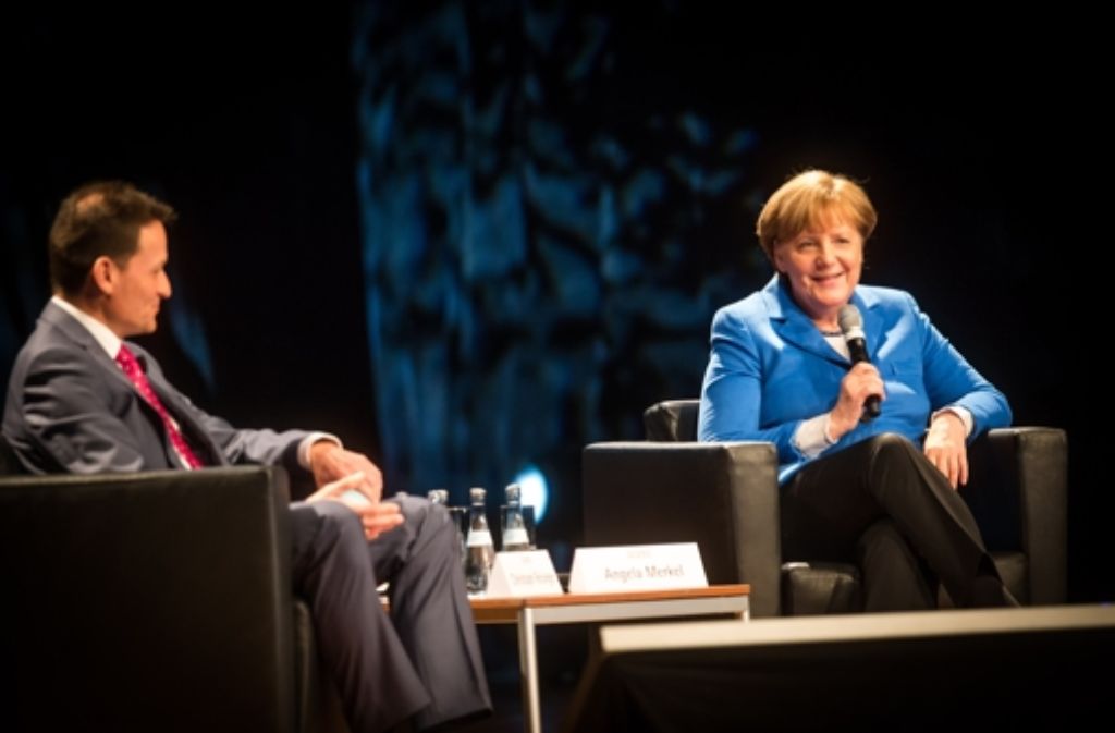 Bundeskanzlerin Dr. Angela Merkel mit Dr. Christoph Reisinger, Chefredakteur der Stuttgarter Nachrichten.