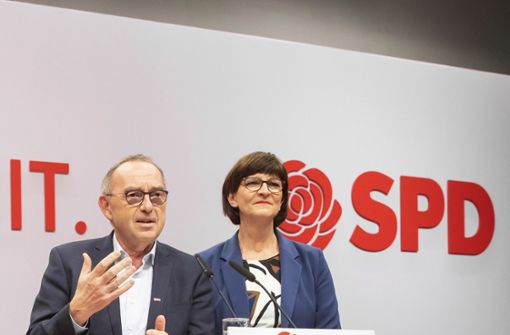 Zu zweite an der Spitze: Norbert Walter-Borjans und Saskia Esken beim SPD-Parteitag im Dezember 2019 Foto: imago images/photothek/Thomas Imo