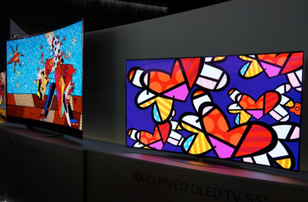 Auf der Consumer Electronics Show in Las Vegas waren sie in diesem Jahr der Hingucker an den Ständen der beiden südkoreanischen Hersteller Samsung und LG: die gebogenen Fernseher.