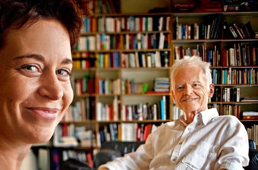 Antje und Werner Holzwarth in ihrem Haus Foto: Gottfried Stoppel