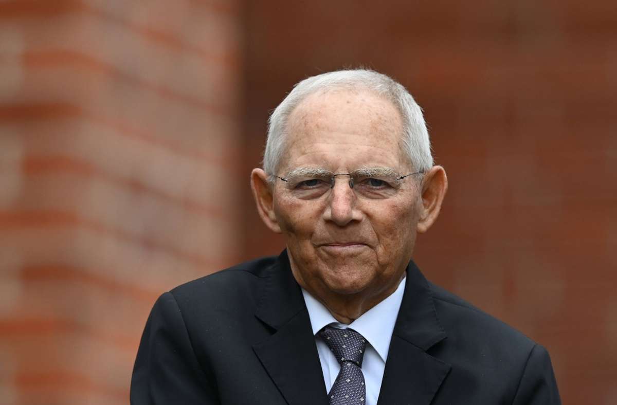 Zu guter Letzt sei noch Wolfgang Schäuble (CDU) aufgeführt. Er ist seit 1972 ununterbrochen Mitglied des Deutschen Bundestages.