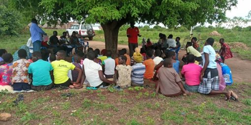 Im Projekt „Stay Seed“ werden Farmerinnen und Farmer ausführlich in ökologischer Landwirtschaft geschult. Foto: Stay Alliance Uganda