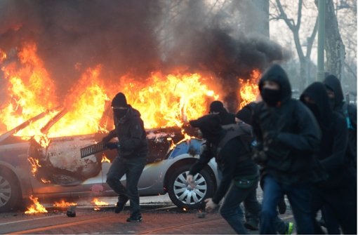 Die Antikapitalismus-Bewegung Blockupy hat Frankfurt in Flammen gesetzt. Foto: dpa