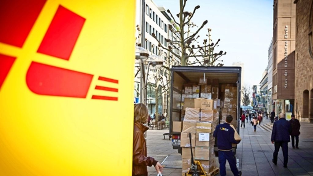  Der Arbeitskreis „City-Logistik“ hat dem Stuttgarter Gemeinderat seine Empfehlungen für eine bessere Belieferung der Geschäfte in der Innenstadt vorgestellt. Vom mehreren Containerstandorten aus sollen die Pakete vor allem mit Lastenrädern mit Elektroantrieb verteilt werden. 