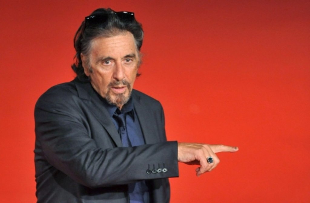 Al Pacino wuchs in der New Yorker Bronx in ärmlichen Verhältnissen auf. Heute ist er einer der bekanntesten Schauspieler Hollywoods, dreht weiter Filme und steht auf der Bühne. Am 25. April wird Al Pacino 75 Jahre alt.