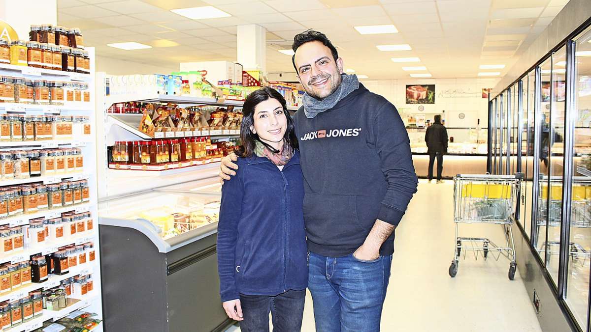  Neugründung als Ausweg aus der Kurzarbeit: Der gebürtige Iraner Reza Safaei Anaraki hat mit seiner Ehefrau in Nellingen den Supermarkt „Bazar“ eröffnet. 