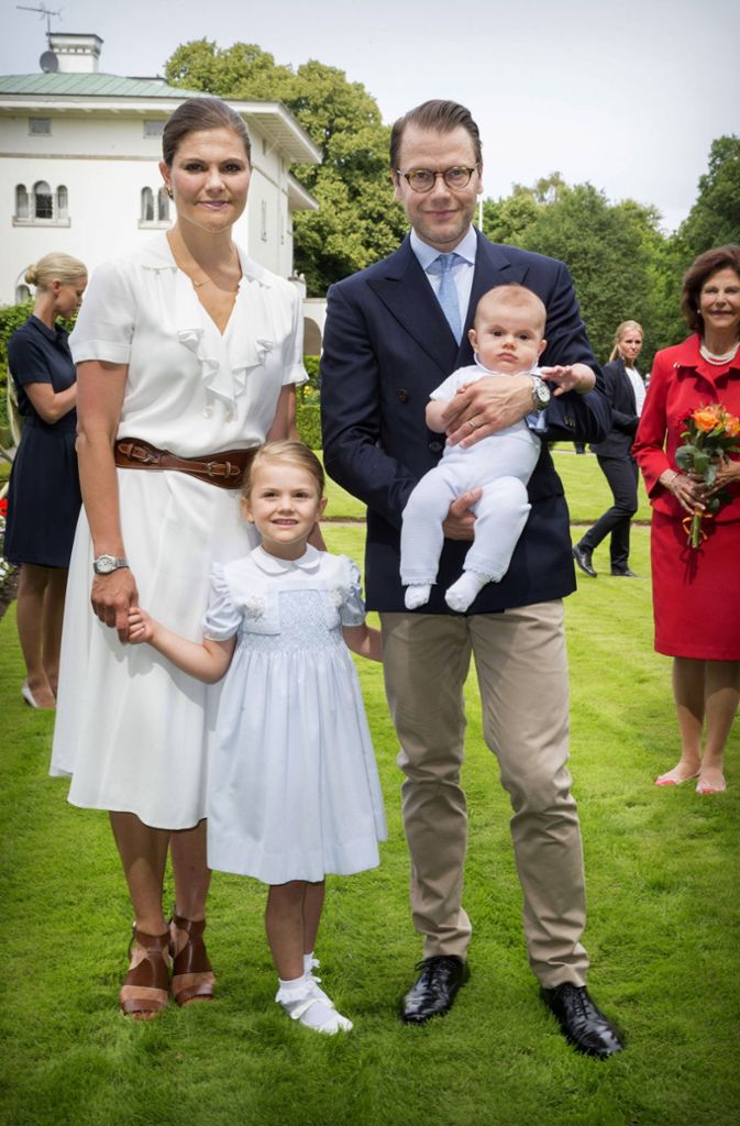 Fast so schön wie Bullerbü: Schwedens Kronprinzessin Victoria und ihr Mann Prinz Daniel mit den Kindern Estelle und Oscar.