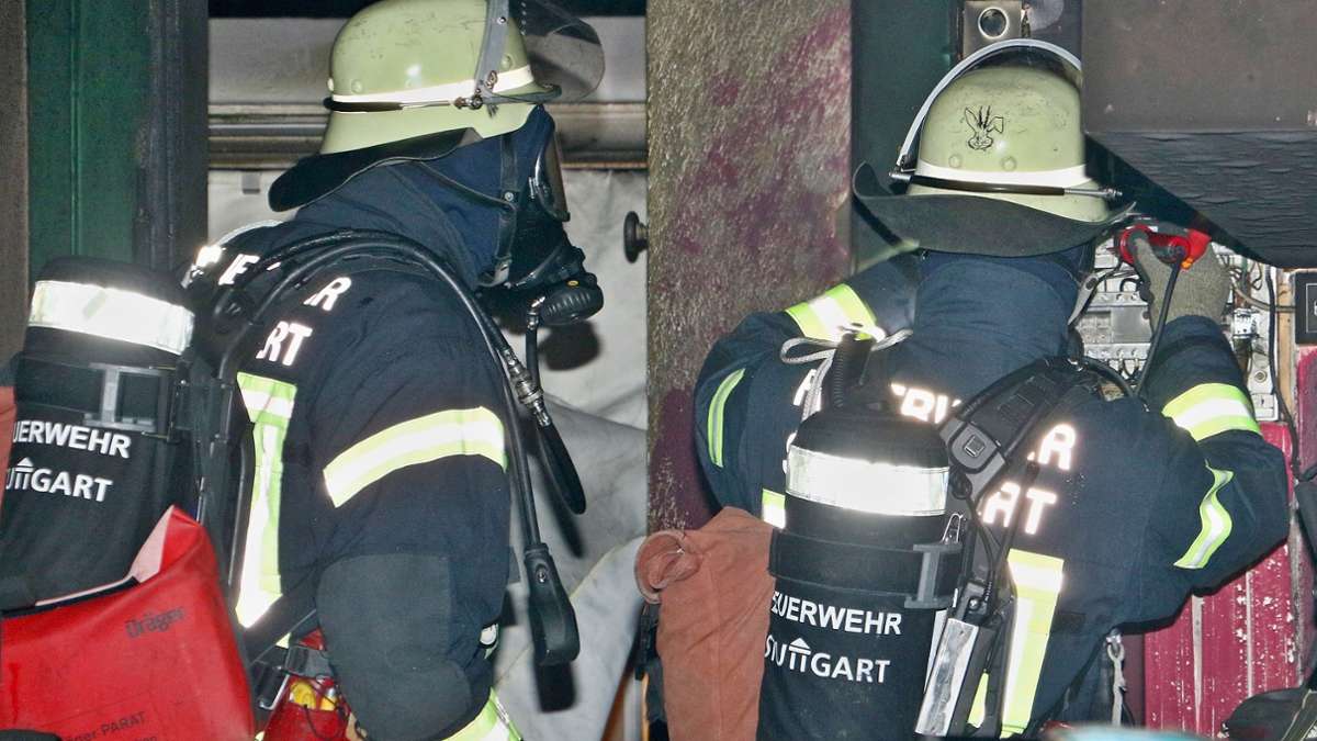 Brand in Stuttgart-Möhringen: Was löste Feuer in vermüllter Wohnung aus?