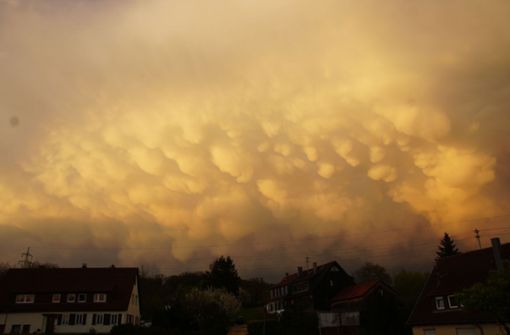 Wie hier im Kreis Esslingen bestaunten Beobachter auch andernorts in der Region Stuttgart die rätselhaften Mammatuswolken. Foto: SDMG/Boehmler