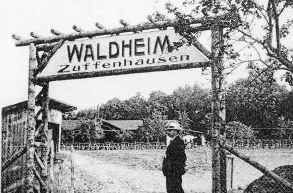 Eine undatierte Aufnahme des Waldheims Zuffenhausen. 1911 eröffnete das Waldheim Zuffenhausen, das bis zur Machtergreifung der Nazis am Neuwirtshausbahnhof lag. Nach dem Zweiten Weltkrieg wurde der Verein 1950 neu gegründet.