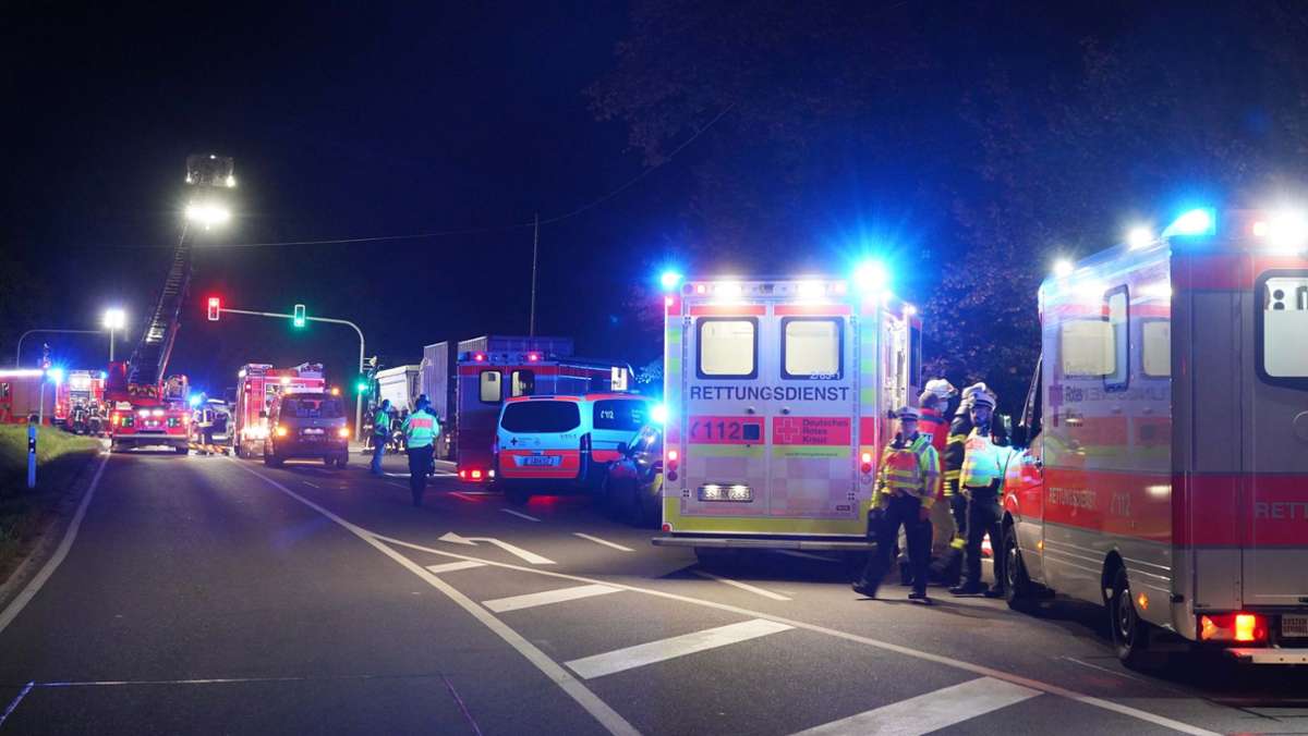 Großer Einsatz  in Stuttgart: Unfall mit mehreren Fahrzeugen – vier Verletze