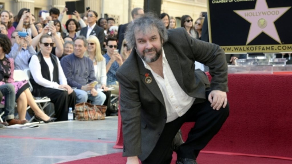  Stern Nummer 2538 auf dem Hollywood Walk of Fame geht an Peter Jackson. Gefeiert wird der Hobbit-Regisseur von Weggefährten wie Orlando Bloom oder Elijah Wood. 