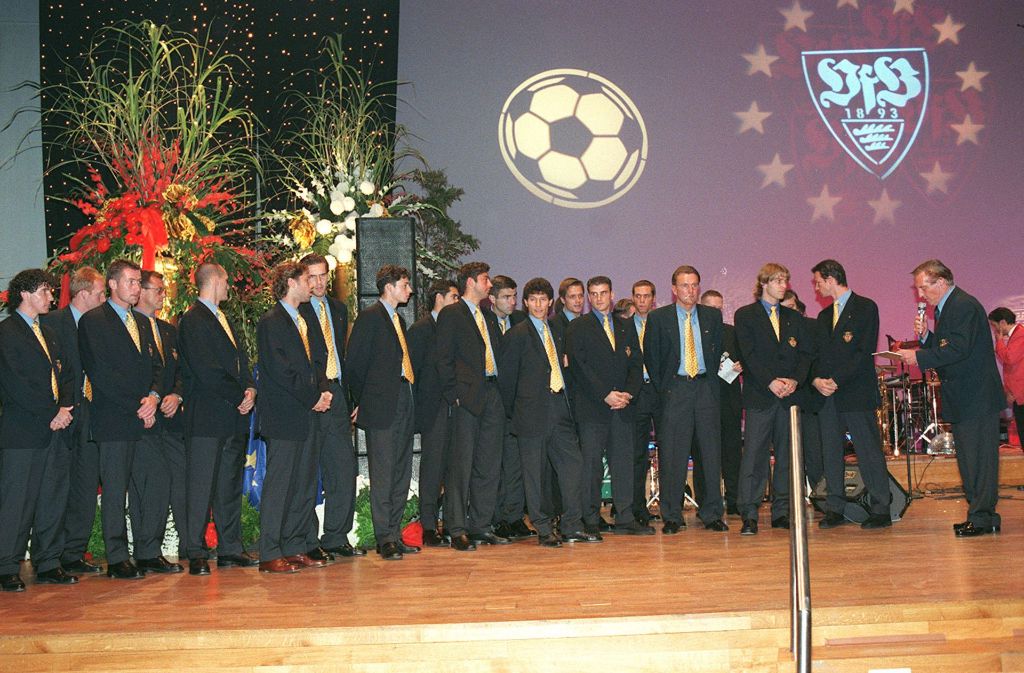 Monate später wurde die Mannschaft beim „VfB-Herbstball“ noch einmal geehrt.