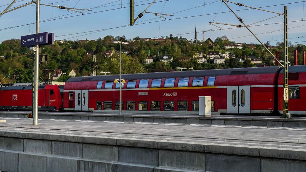 Unfall in Esslingen: Reisende wird in Zugtür eingeklemmt