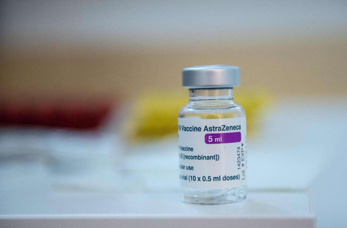 Mehrere Länder haben Impfungen mit Astrazeneca ausgesetzt. (Symbolfoto) Foto: AFP/MARTIN BUREAU