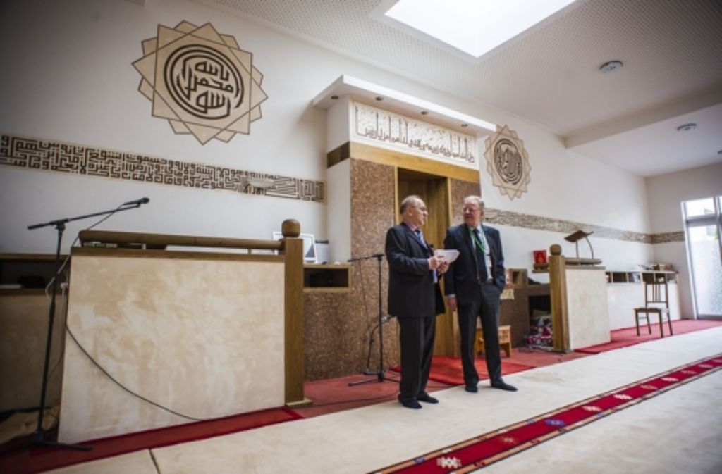 Bürgermeister Schairer besucht die Moschee.