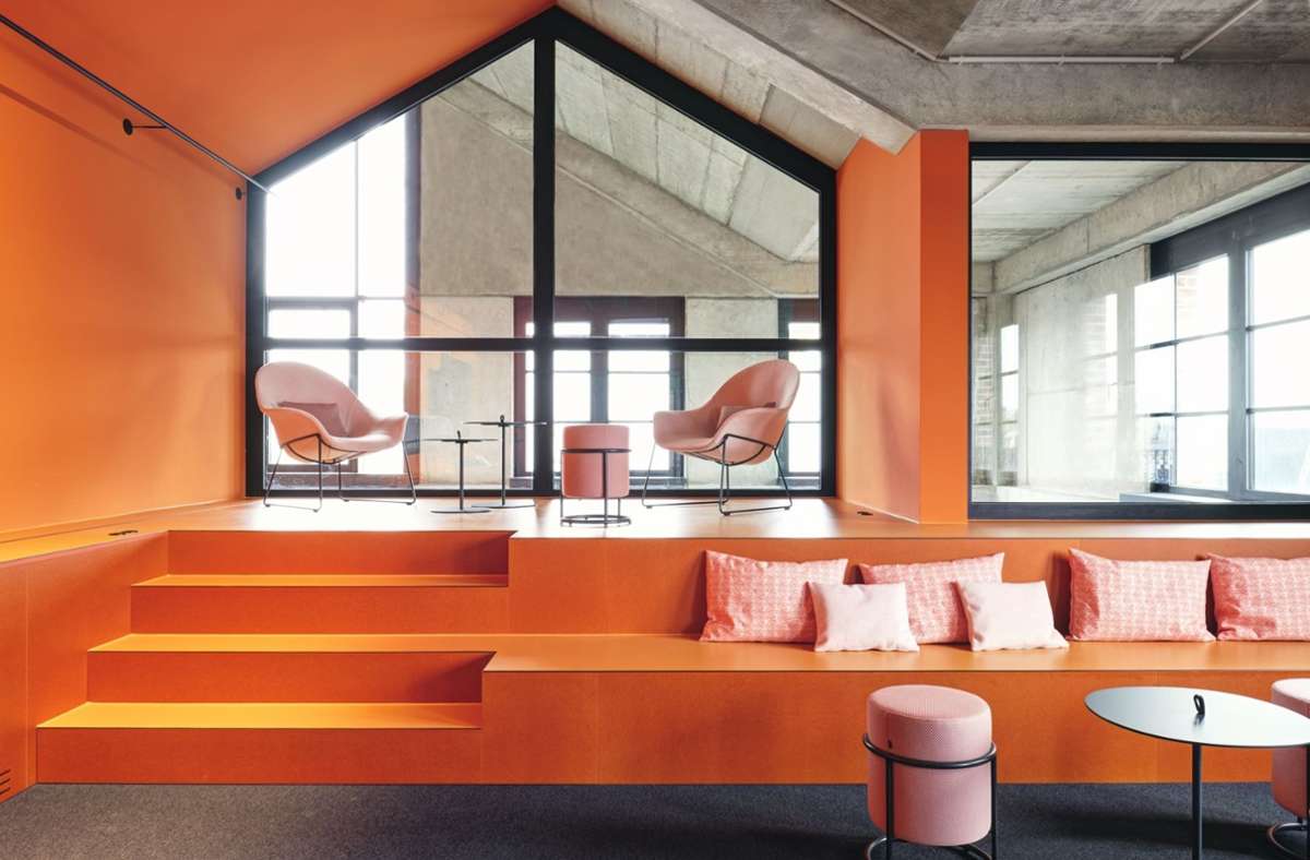 Der Innenarchitekt Jens Wendland entwarf die Innenarchitektur und Grafik für ein IT-Unternehmen in München.