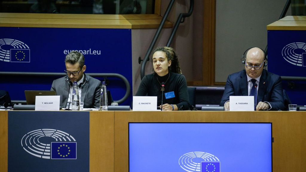  Carola Rackete ist am Donnerstag im EU-Parlament zu Gast. Die deutsche Kapitänin des Schiffs „Sea-Watch 3“ wurde bekannt, als sie im Sommer in Lampedusa mit 40 Flüchtlingen anlegte, obwohl Italien ihr dies verboten hatte. 