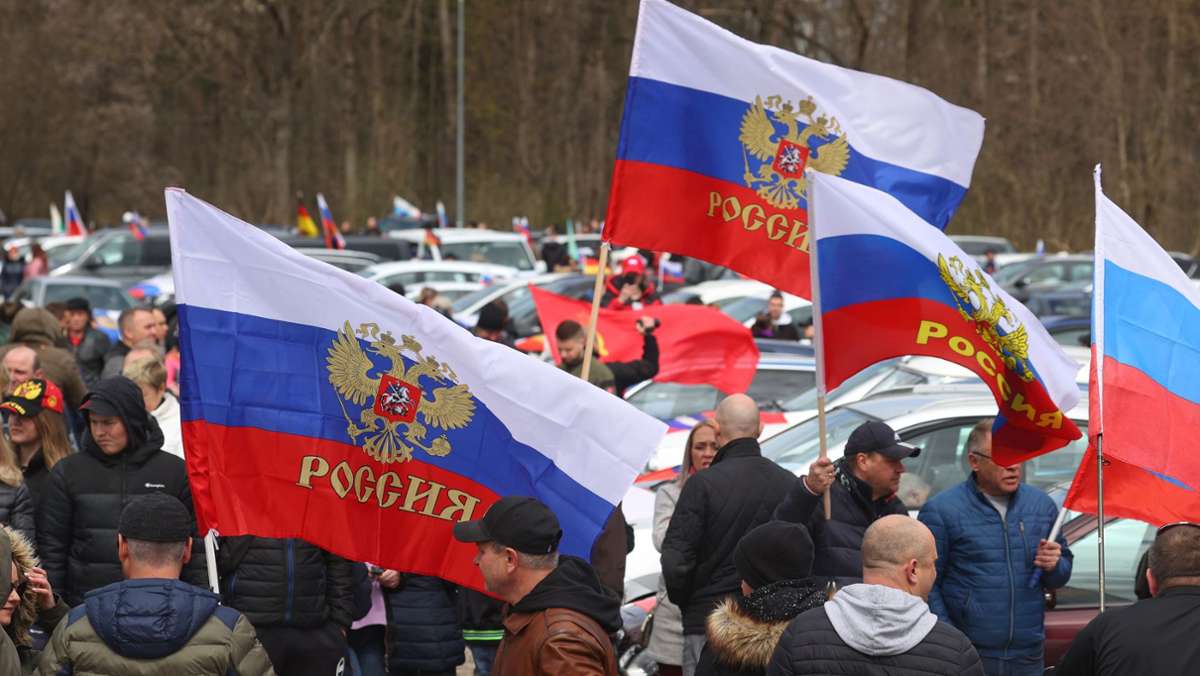 Krieg in der Ukraine: FDP und Grüne gegen Verbot russischer Flaggen auf Demos