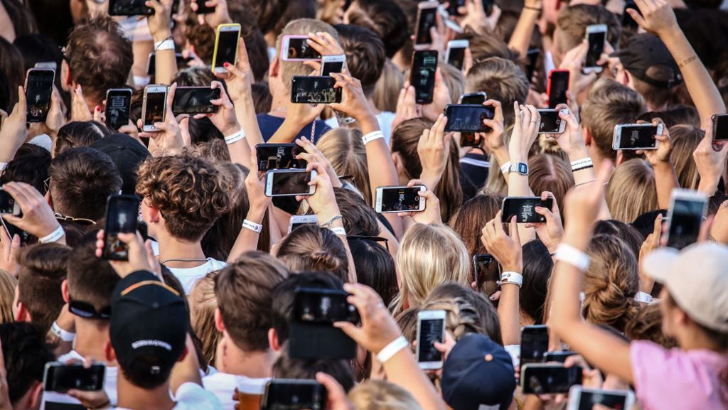 Fans bei Cro in Stuttgart: Kann die Generation Smartphone Konzerte nicht mehr feiern?
