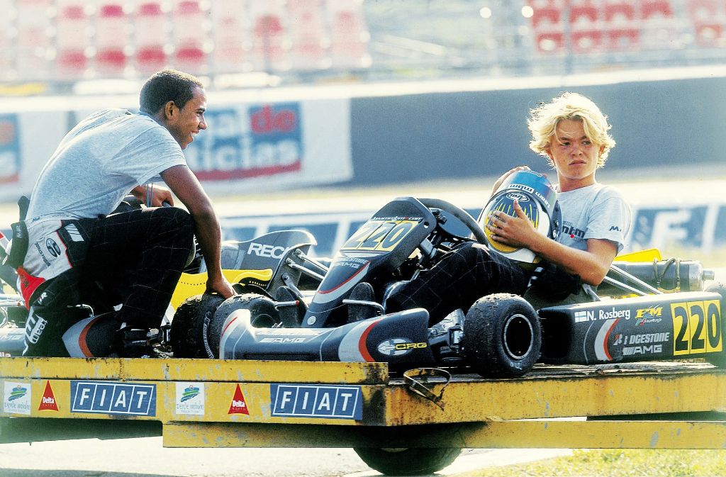 2000: Lewis Hamilton kommt im Kart-Worldcup beim Team MBM.com unter (Mercedes-Benz-McLaren) – sein Teamkollege heißt Nico Rosberg.