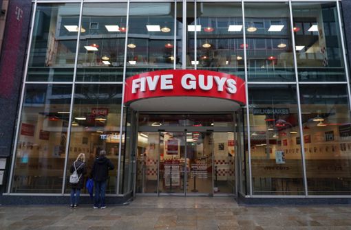 Am Montag eröffnet in Stuttgart die Burgerkette Five Guys. Foto: Andreas Rosar Fotoagentur-Stuttg
