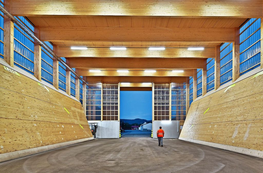 Das Innere der Salzlagerhalle, die 2016 fertiggestellt wurde. Salz greift Stahl an, Holz nicht.