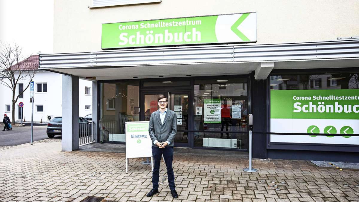  Der Holzgerlinger Apotheker Björn Schittenhelm sieht die Coronakrise als Chance, das deutsche Gesundheitssystem zu entbürokratisieren. Mit seinen Schnelltestzentren hat er bundesweit für Aufsehen gesorgt. Jetzt impft er schneller als alle anderen. 