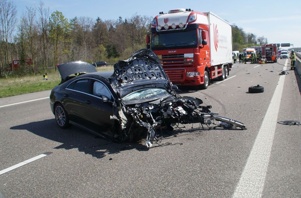 Der Unfall ereignete sich mutmaßlich beim Fahrstreifenwechsel.