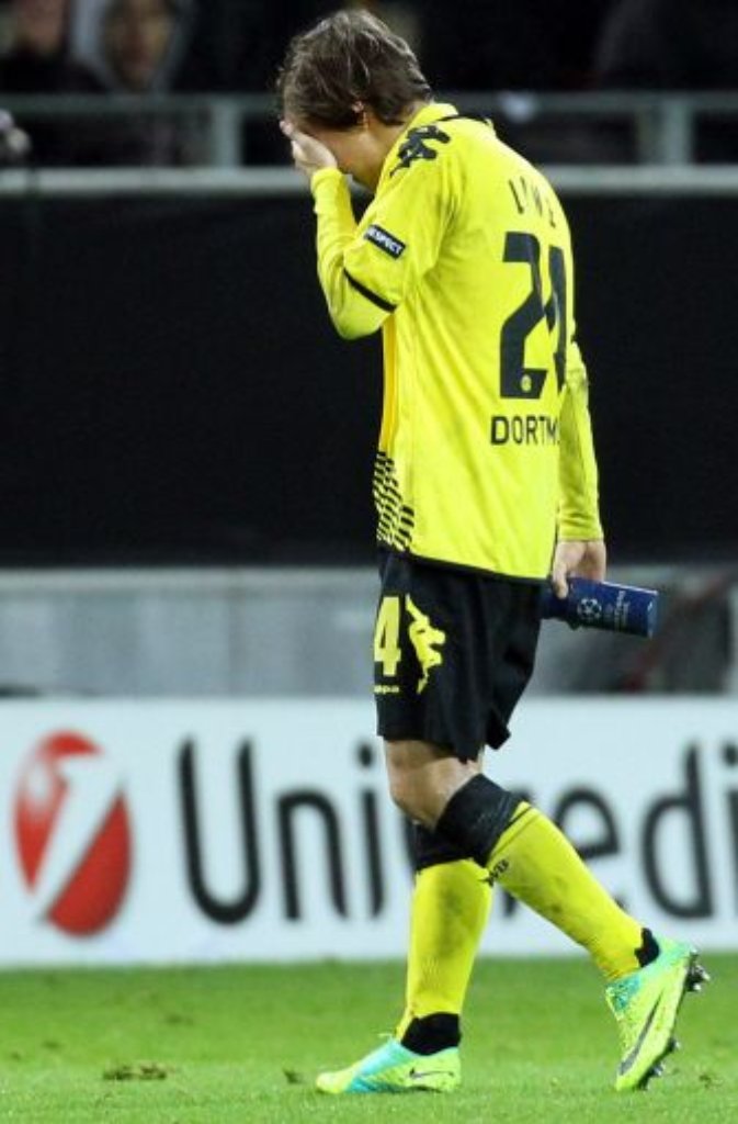 Abwehrspieler Chris Löwe verlässt Borussia Dortmund und wechselt zumZweitligisten 1. FC Kaiserslautern. Der Linksverteidiger ist damit nach Ivan Perisic (VfL Wolfsburg) der zweite Abgang beim BVB in der laufenden Transferperiode. Über die Ablösemodalitäten gaben beide Clubs keine Auskunft. Dem Vernehmen nach liegt die Summe bei 500 000 Euro.