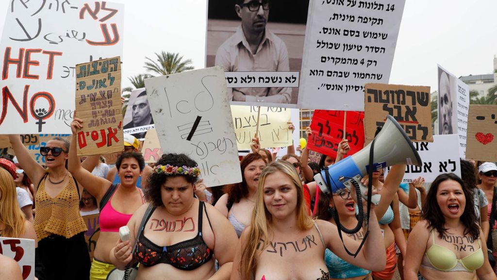  Tausende Menschen haben in Israel ein Zeichen gegen sexuelle Gewalt gesetzt. Leicht bekleidet und teils barbusig machten die Demonstranten ihr Anliegen beim SlutWalk in Tel Aviv öffentlich. 
