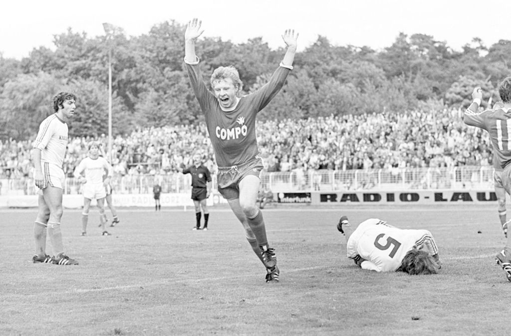Im Rückspiel am 4. Februar 1977 musste sich der VfB den Darmstädtern sogar mit 1:2 geschlagen geben. Den entscheidenden Treffer in der 80. Spielminute erzielte Rudolf Koch. Das änderte nicht viel am Durchmarsch des VfB durch die zweite Liga. Mit 100 erzielten Toren wurde der VfB Zweitligameister und stieg wieder in die höchste deutsche Spielklasse auf.