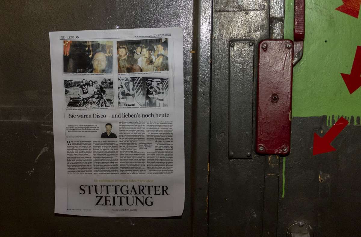An der LKA-Wand hängt ein Artikel der Stuttgarter Zeitung.