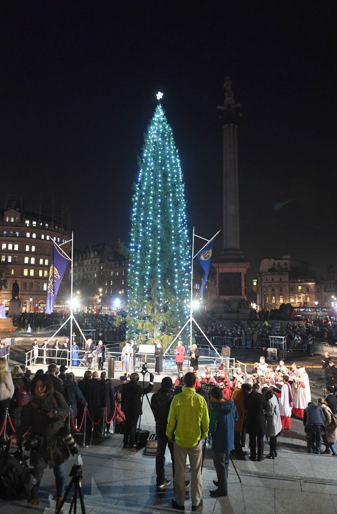 Seit 1947 ist es in London Tradition, dass der Weihnachtsbaum auf dem Trafalgar Square ein Geschenk aus Oslo ist – ein Zeichen für die Unterstützung im Zweiten Weltkrieg.