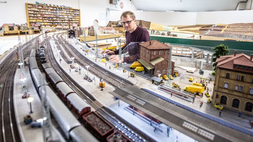 Modelleisenbahn in Stuttgart: Miniaturbahn lockt großes Publikum