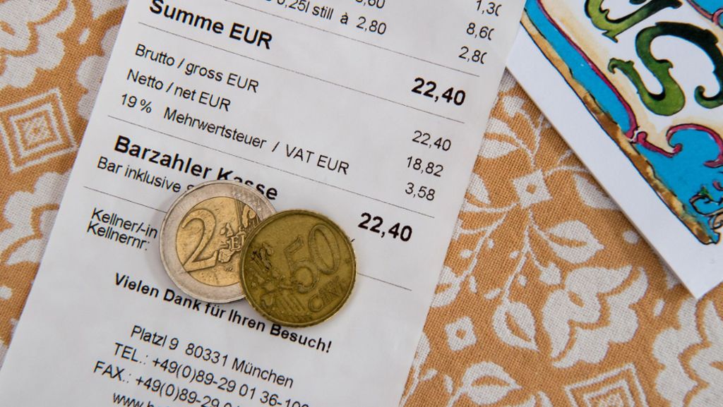 Gastwirte in Augsburg verurteilt: Trinkgeld in 188 Fällen nicht weitergeleitet