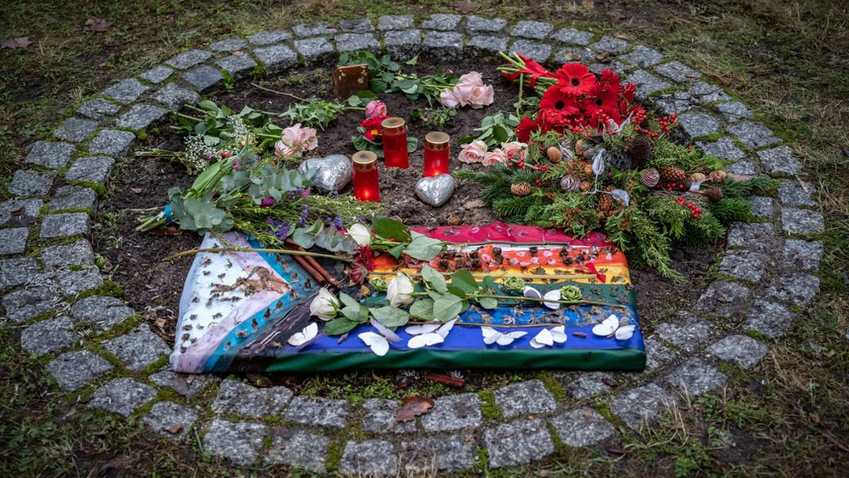 Berlin: Grab von Transfrau erneut geschändet
