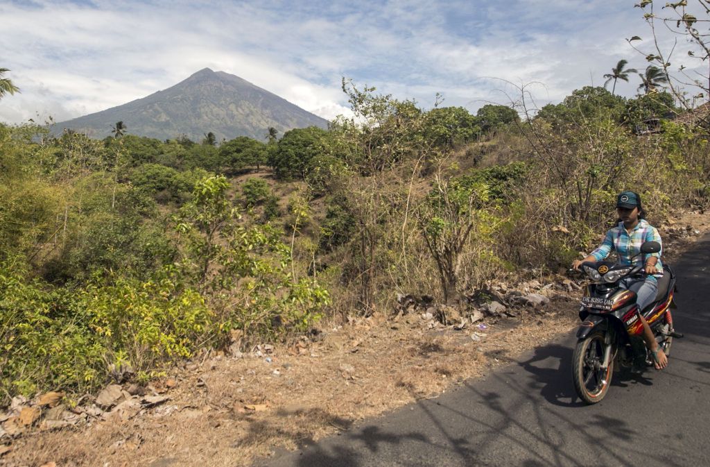 Der Vulkan Agung auf Bali ist seit Tagen bedrohlich aktiv.