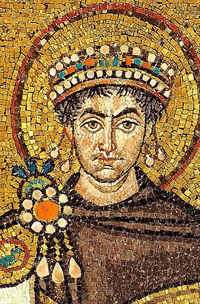 Mosaikdetail des oströmischen Kaisers Justinian I. (482-565), nach dem die Justinianische Pest benannt ist.