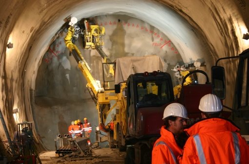 Im Innern des Fildertunnels: die Wände werden mit Betonschalen ausgekleidet. Die Lkw sollen direkt von der A 8 zum Tunnelmund fahren –   das will zumindest die Bahn. Der Fildertunnel ist nur eine der aktuellen Stuttgart-21-Baustellen, weitere zeigen wir in der Fotostrecke. Foto: Kai Müller
