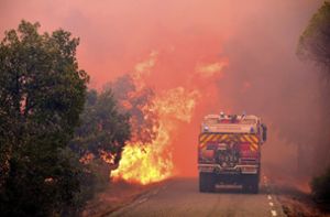 Feuerwehr  kämpft  gegen das Inferno