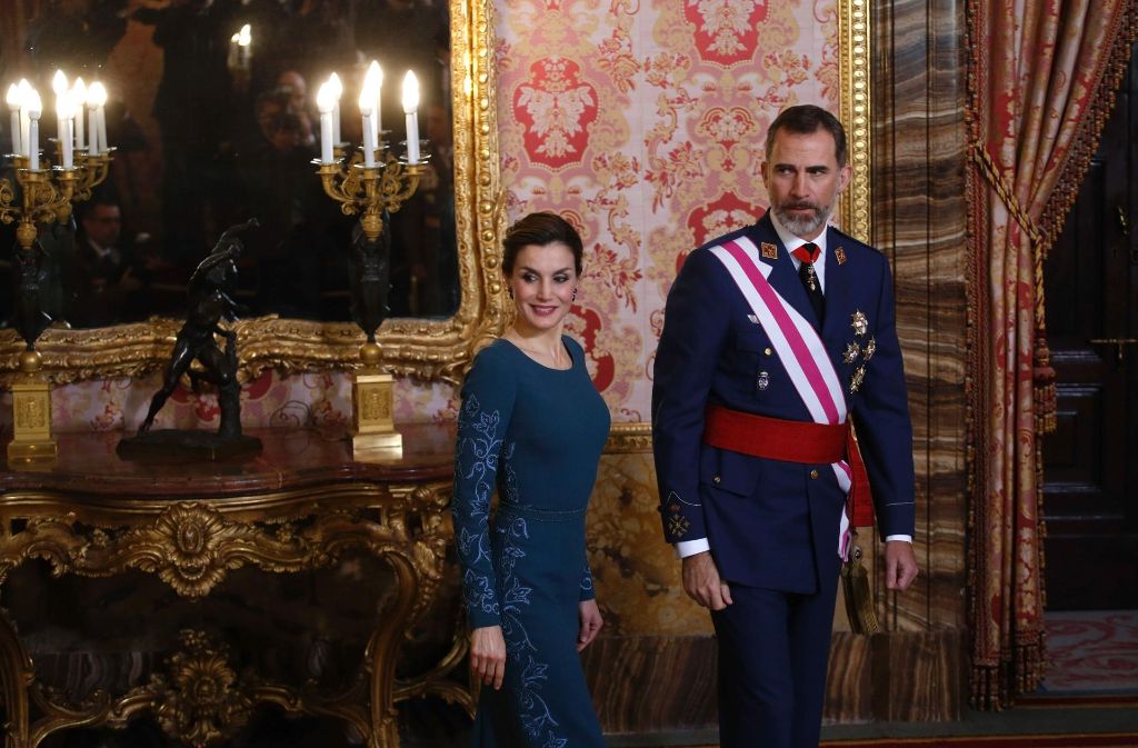 Seit 12 Jahren ist die schöne Spanierin mit König Felipe (48) verheiratet und als Königin seitdem stets an seiner Seite.