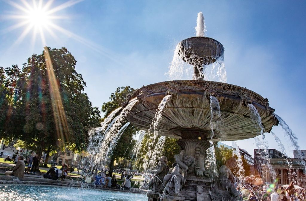 Der Spätsommer zieht die Stuttgarter an die frische Luft. Viele haben sich am vergangenen Wochenende am Schlossplatz getroffen, um die letzten warmen Sonnenstrahlen zu genießen.