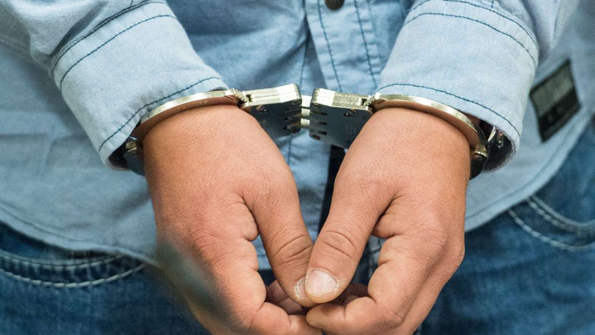 Verfolgungsjagd in Bad Cannstatt: E-Scooter und Drogen bei Flucht vor Polizei weggeworfen