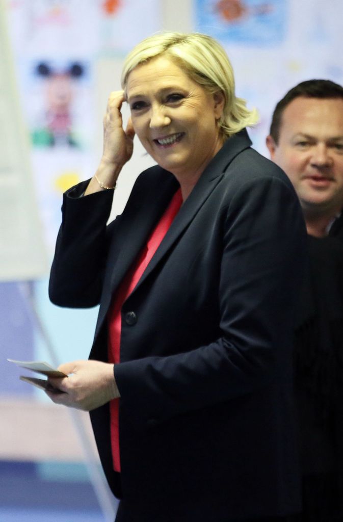 ...um ihre Stimme für die Stichwahl zur französischen Präsidentschaft abzugeben.