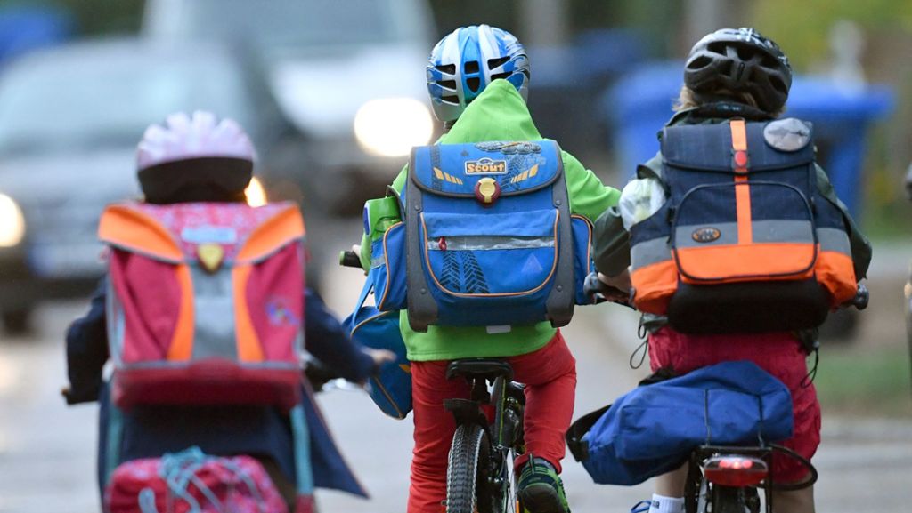 Unfallflucht in Stuttgart-Stammheim: Unbekannter fährt 10-Jährige auf Fahrrad an – Zeugen gesucht