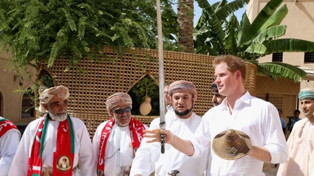 Prinz Harry im Oman: Jungroyal schwingt das Schwert