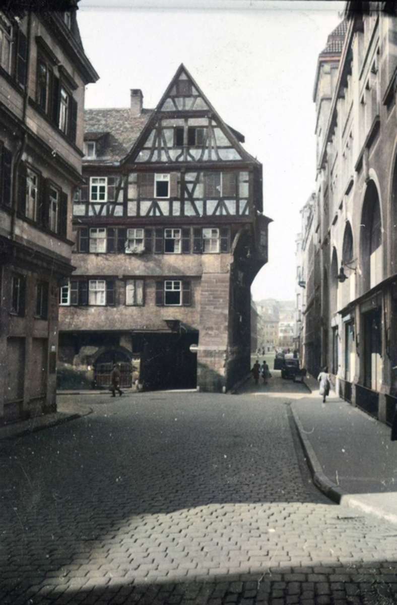 Ein Blick in die Gassen der Stuttgarter Altstadt, wie sie 1942 noch existierte - hier unweit des Marktplatzes.
