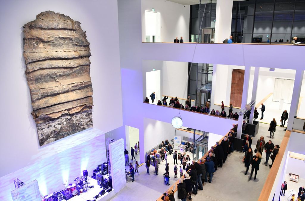 Seit Juni vereint die Mannheimer Kunsthalle sieben sogenannte Kuben, die um einen großen Lichthof gruppiert sind - als Hommage an die Quadratestadt und ihren einzigartigen Stadtgrundriss. Bis zum 9. September können Gäste zudem die erste große Sonderausstellung besuchen - sie widmet sich dem kanadischen Fotokünstler Jeff Wall.