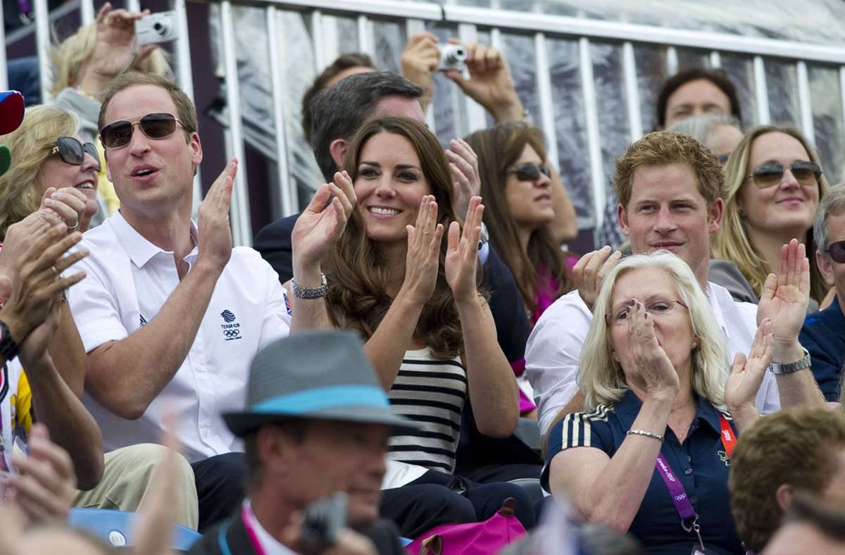 2012: Bei den Olympischen Spielen in London tauchen William, Kate und Harry fast überall als Trio auf.